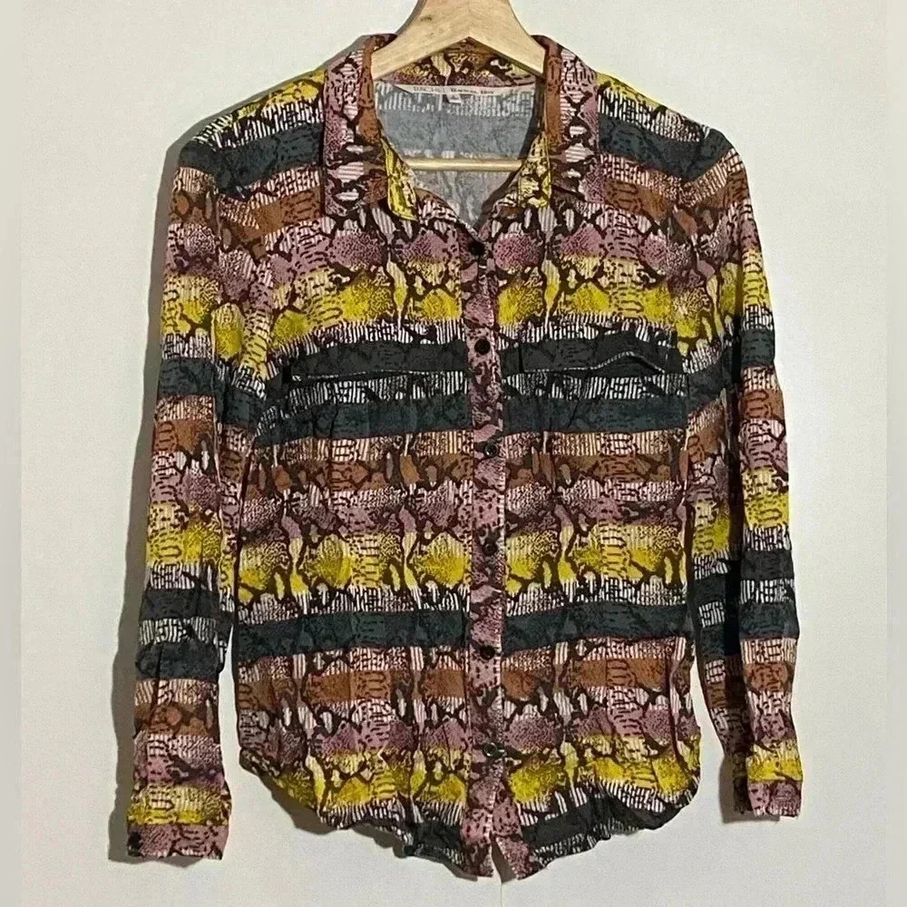🎈Rachel Roy women snake  print button down long sleeve 100% viscose top size 6